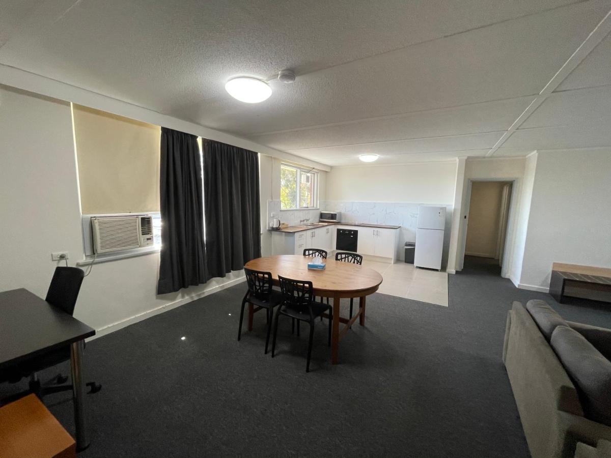Parkside Inn Motel Melbourne Exterior photo